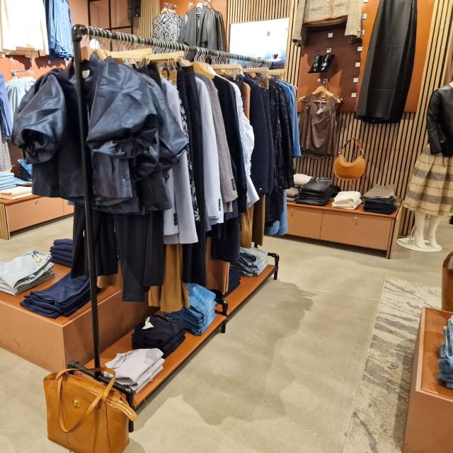 Butiksindretning med Clarrods Black og rør