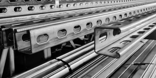 Multifunktionel profilskinne